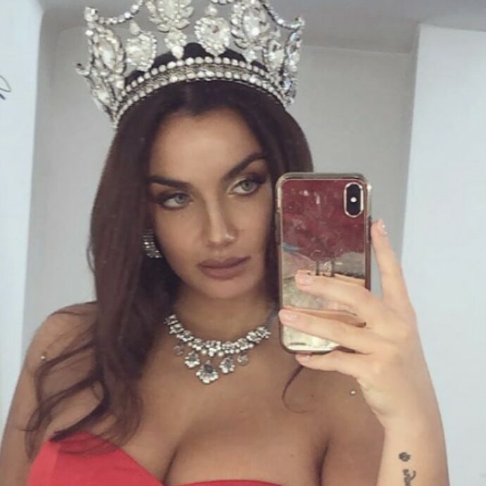 “C’è gente che studia e gente che sui social con uno stupido video prende 10k. È ovvio che nessuno voglia più fare un cazzo”: quando Elettra Lamborghini, all’Ariston con Voilà, lanciò una stoccata agli influencer