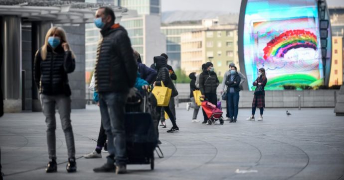 “Mascherine obbligatorie”. Ma sono merce rara