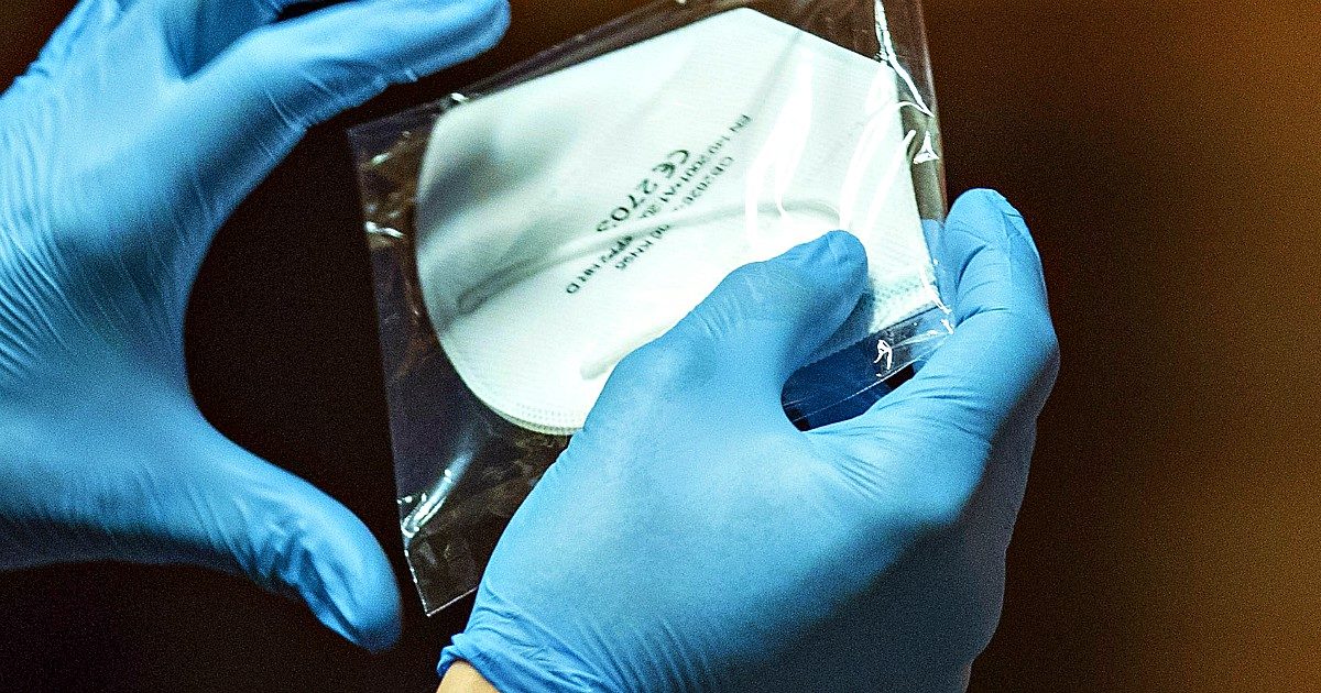 Caos FFP2: le mascherine più protettive diventano obbligatorie, ma senza prezzo calmierato. Costi moltiplicati per le famiglie e rischio speculazione