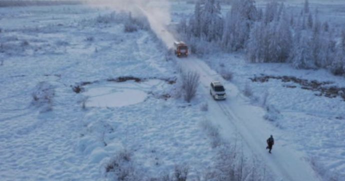 Copertina di Perfino la glaciale Siberia brucia: il ghiaccio che si scioglie nasconde minacce per uomo e ambiente