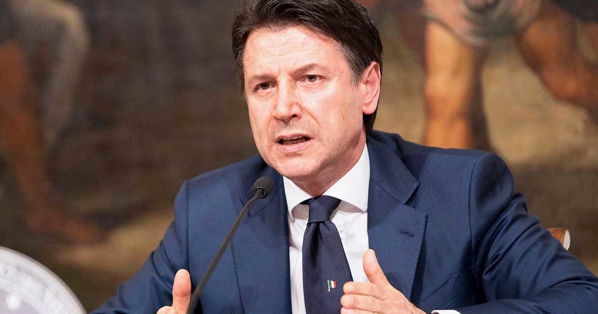 Coronavirus, Conte: “L’Ue ha bisogno dei titoli comuni. Germania contraria? Il suo surplus commerciale viola le regole ed è un freno per l’Europa. Mes ha una brutta fama, non dimentichiamo la Grecia”