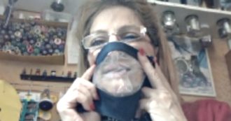 Coronavirus, stilista pugliese realizza e dona mascherine per sordomuti: “Hanno una parte trasparente per comunicare con il labiale”