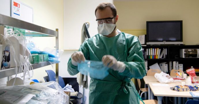 Il furbetto della mascherina: “È una guerra, noi ci siamo” (free)