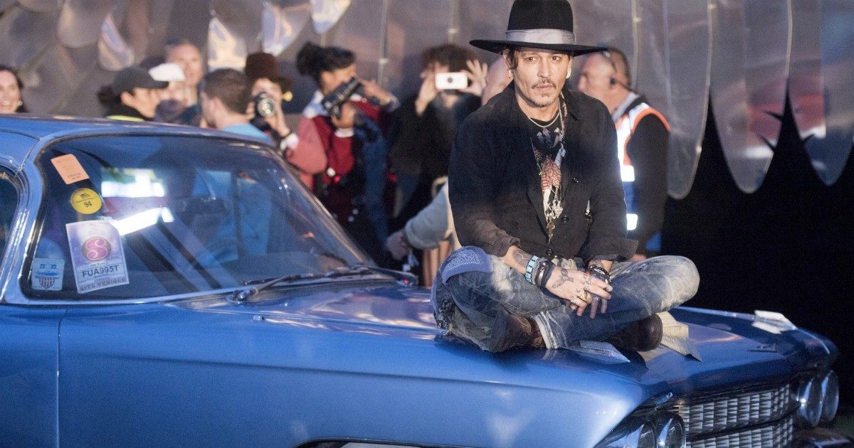 Johnny Depp e l’isolamento nella gigantesca villa in vendita (che nessuno compra)