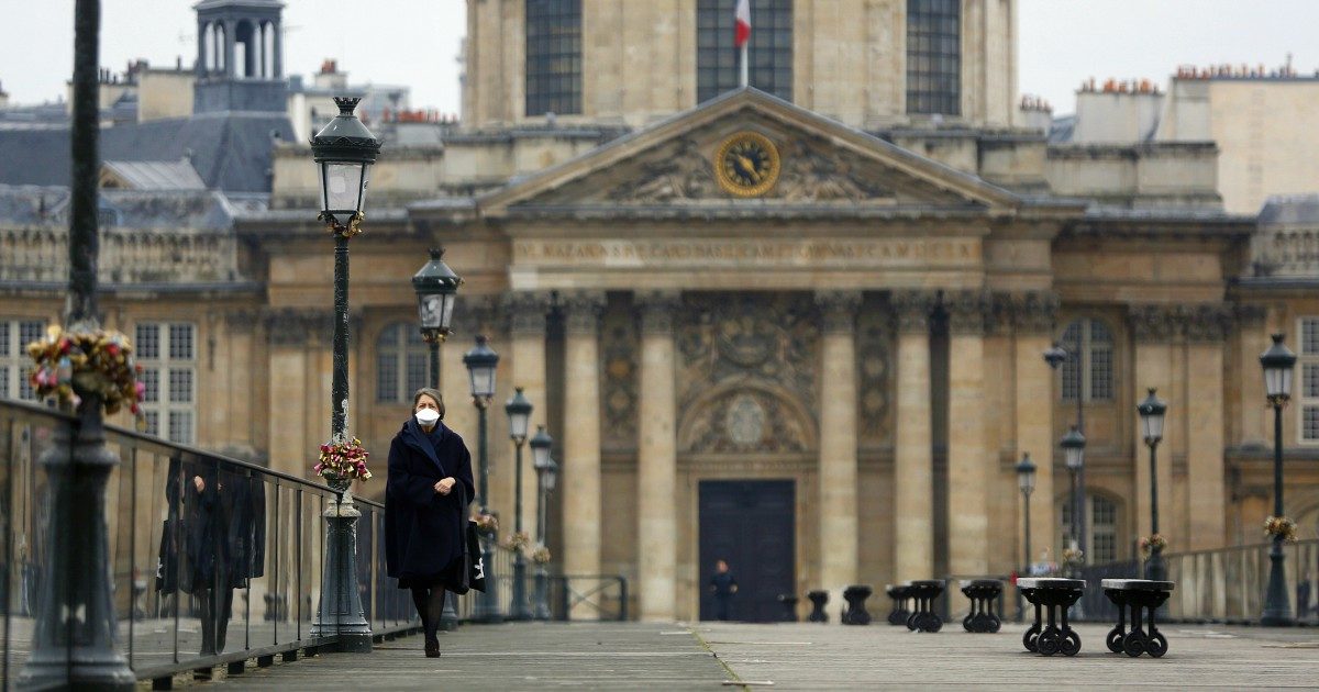 Coronavirus, oltre 22mila vittime negli Usa. Francia, lockdown prolungato fino all’11 maggio. Boris Johnson negativo al test. Von der Leyen: “Morto membro staff della Commissione Ue”