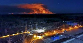 Copertina di Chernobyl, l’Ucraina: “Circoscritto l’incendio della foresta contaminata”. Era arrivato a 1,5 km dalla centrale nucleare saltata in aria