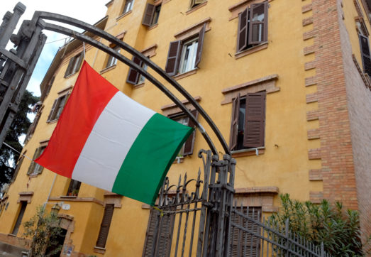 Coronavirus, la vita al di là del cancello nella quarantena di solitudine