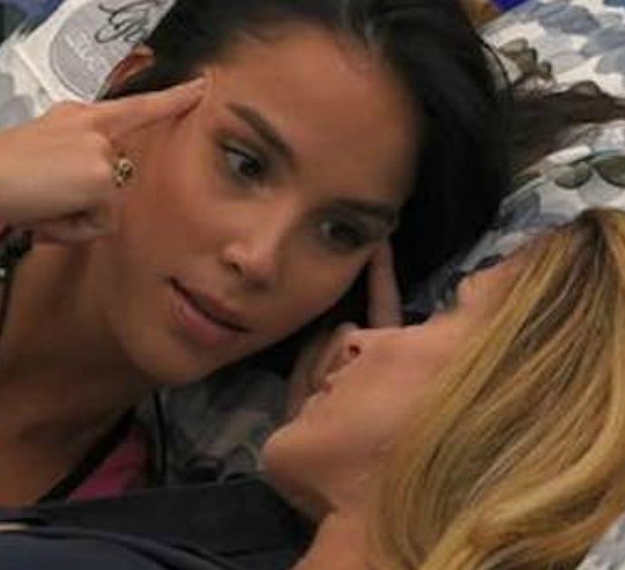 Paola Di Benedetto e Adriana Volpe rivelano un retroscena sulla casa del Gf Vip: “Il phon usato per i problemi intestinali”