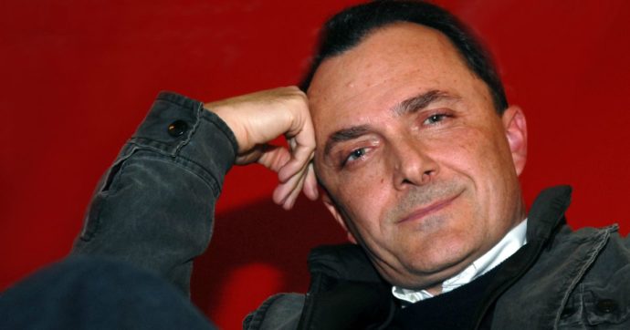 Daniele Luttazzi torna con “Non c’è di che”, nuova rubrica sul Fatto – “Polemiche su Conte e l’uso personalistico della sua latrina”
