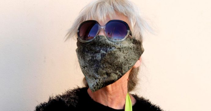 Glitter, retrò e griffe: mascherine, ma alla moda