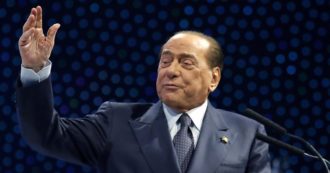 Copertina di Berlusconi rivendica l’istituzione del Mes e gioca di sponda con il Pd: “Sarebbe assurdo non utilizzarlo”. E a Portofino regala pacchi di pasta