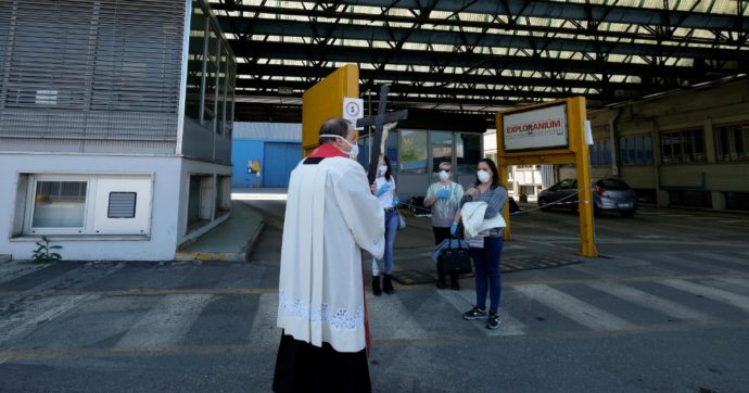 Brescia, fase 2: turni, maniglie e “antisputi”