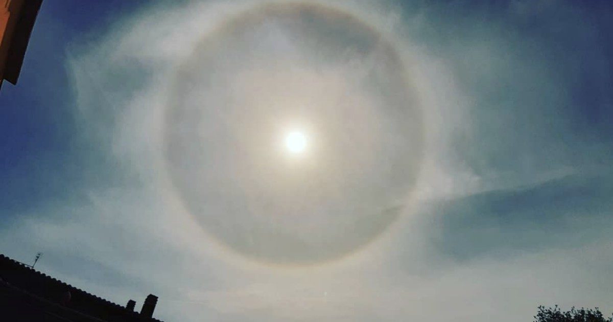 Alone intorno al Sole, ecco cos’è il raro fenomeno ottico che si è osservato nei cieli italiani