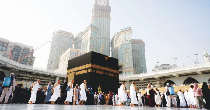 Virus, Mecca vuota e petrolio in crisi: Mbs non fa più “miracoli”