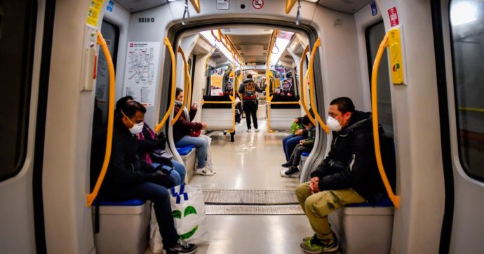 Blocco ai tornelli, conta-telefonini e linee a terra: la fase 2 di bus e metro (in crisi)