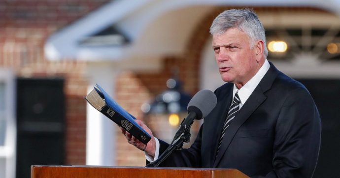 Tecnici addio, fate largo al predicatore