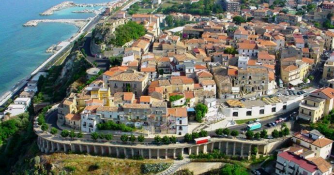 San Lucido, zona rossa col buco (il sindaco non c’è, il prete è via)