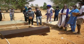 Copertina di La storia di Memé, che ha terminato la sua migrazione nel cimitero di Niamey