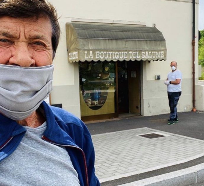 Coronavirus, Gianni Morandi travolto dalle polemiche per la nuova mascherina: “Così non va proprio bene”. Lui replica così ai fan