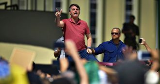 Copertina di Coronavirus, in Brasile Bolsonaro arringa centinaia di manifestanti che chiedono il golpe militare e la chiusura del Parlamento