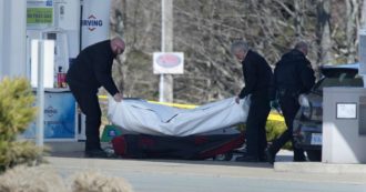 Copertina di Canada, si traveste da poliziotto e uccide 16 persone. È la peggiore strage nella storia del Paese