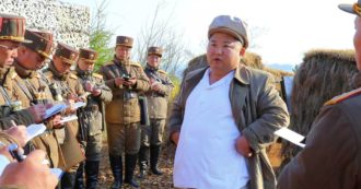 Copertina di Corea del Nord, Kim Jong-un avverte il popolo: “Arriverà una crisi difficile”. Il paragone con la carestia degli anni 90