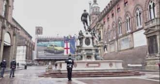 Copertina di Bologna, i rintocchi della campana nella piazza deserta: così si celebra l’anniversario della Liberazione. Il video in diretta Facebook