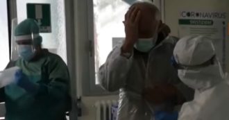 Copertina di Coronavirus, guarito a 70 anni viene dimesso dall’ospedale di Ancona tra lacrime e applausi: gli infermieri lo salutano con l’Inno d’Italia