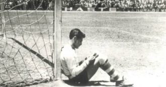 Copertina di Storie dell’altro calcio – Quando il portiere Tubo Gómez si mise a leggere il giornale durante Chivas-Atlas, il Clásico di Guadalajara
