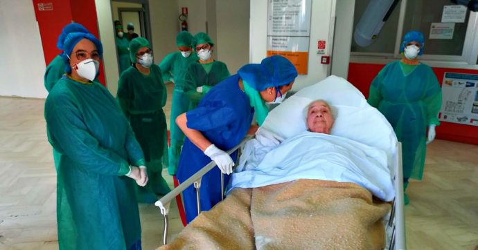 Coronavirus, a Messina guarita donna di 100 anni: dimessa dopo un mese di ricovero