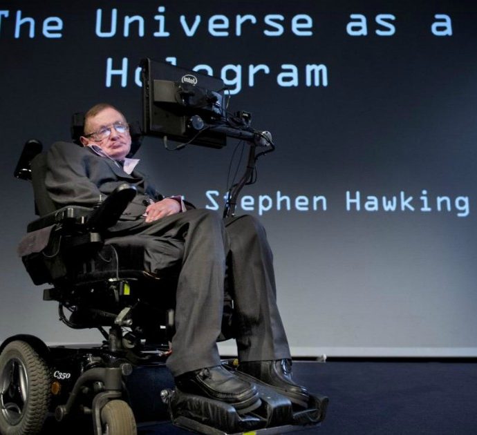 “Si addormentava sentendo la sua voce che ripeteva in loop ‘Sei un genio’. Era una delle persone più egocentriche mai incontrate”: la nuova biografia di Stephen Hawking fa discutere