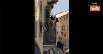 La Spezia, il partigiano William compie 92 anni: i vicini gli cantano Bella Ciao dalle finestre per festeggiare