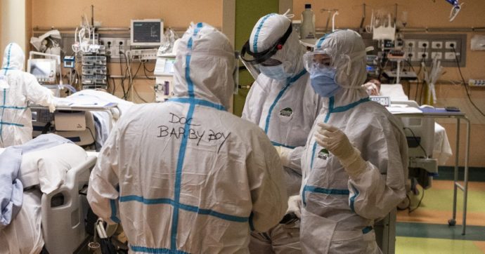 “Le protezioni se le procurino i medici”