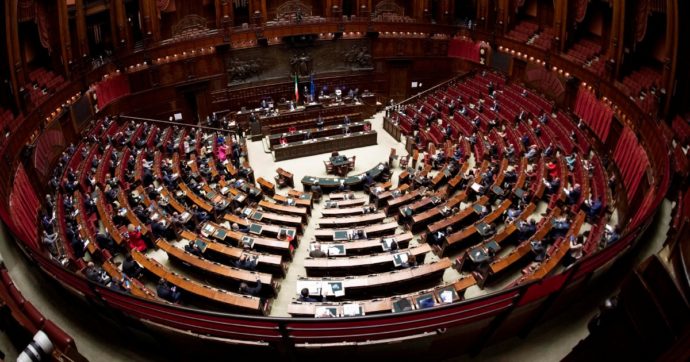 A Bruxelles i 5Stelle evocano la scissione. A Roma i giallorosa difendono il premier