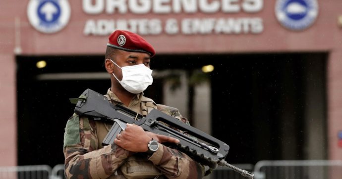 Parigi, esplode la rivolta nelle banlieue povere e “malate”