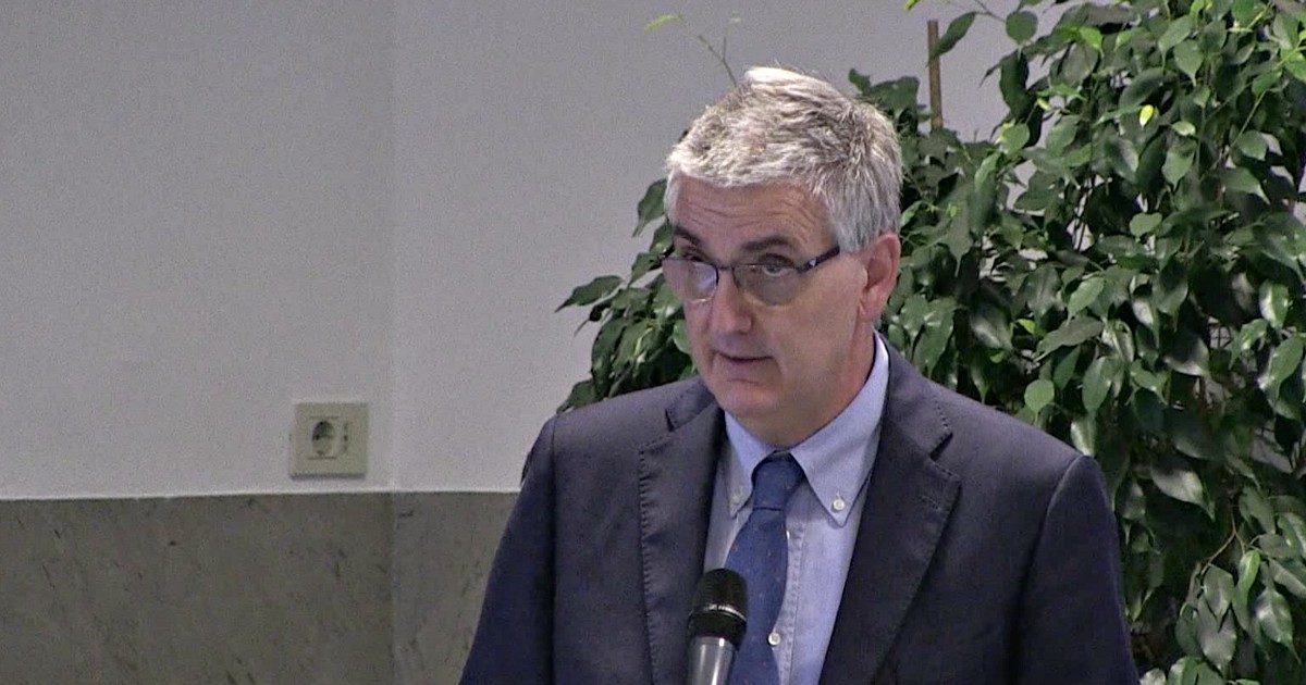 Coronavirus, Brusaferro (Iss): “La prossima settimana dati sulle riaperture. In base a quelli, si valuteranno le decisioni per la Fase 2. Numeri più bassi in tutte le regioni, inclusa la Lombardia”
