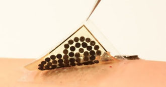 E-Skin, l’indossabile del futuro che misura i parametri vitali e usa il sudore come biocarburante