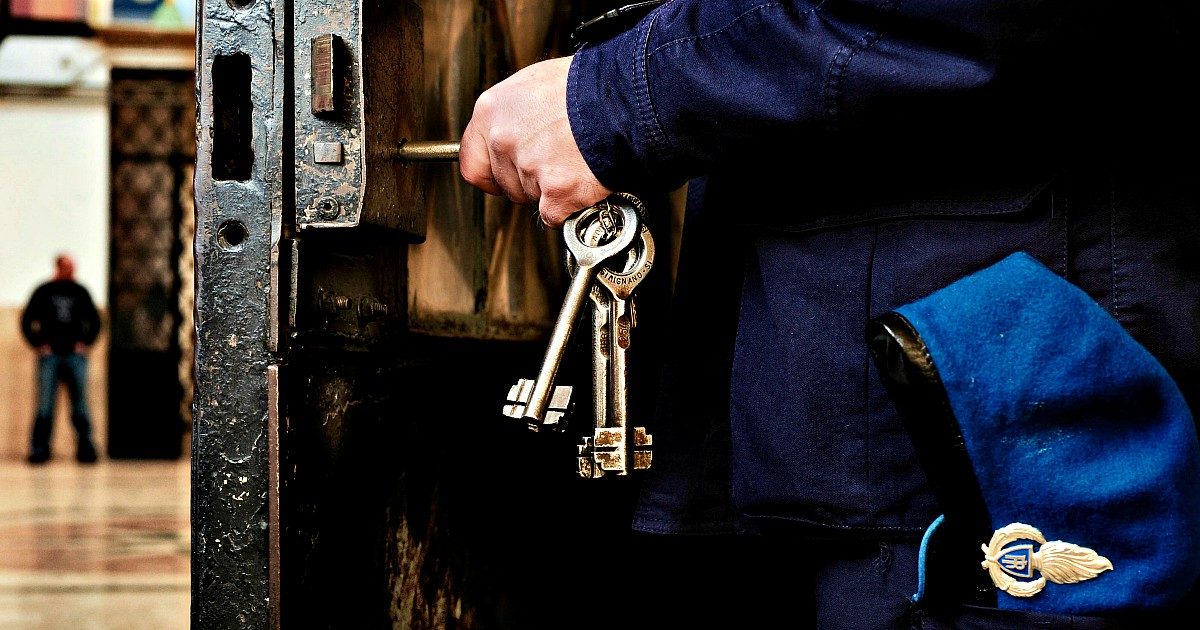 Rivolta in carcere a Melfi: 11 arresti per sequestro di persona e devastazione. Gli agenti: “Convinti che fosse un tentativo di evasione”