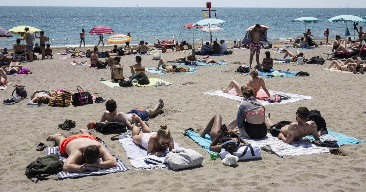 Coronavirus – Spiagge libere, come riaprire e garantire la sicurezza. Le idee dei sindaci: dall’impiego di chi prende il reddito di cittadinanza all’ingresso a numero chiuso, fino all’aiuto dei titolari dei lidi vicini