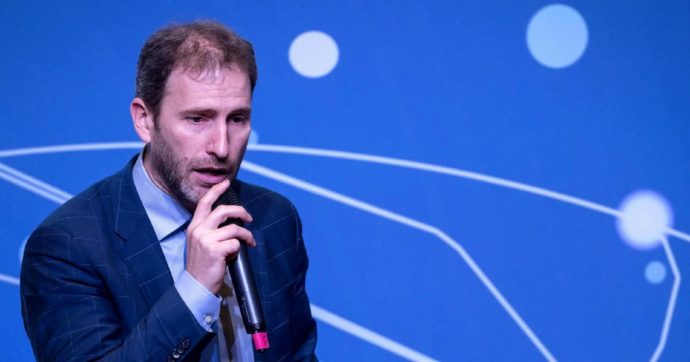 5Stelle, crisi sfiorata sul Mes. E Di Maio critica Rousseau