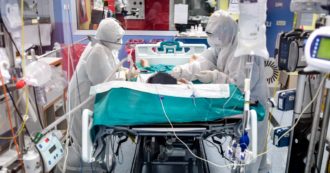 Copertina di Contagi: il 55% in Rsa e ospedali. E uno su 4 si infetta in famiglia