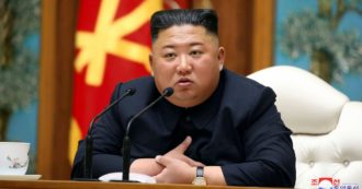 Copertina di Corea del Nord, Kim Jong-un vieta le giacche di pelle: le potrà portare solo lui, ecco perché