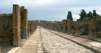Copertina di “La maledizione di Pompei”, turista restituisce i reperti rubati: “Portano sfortuna, ecco cosa mi è successo”