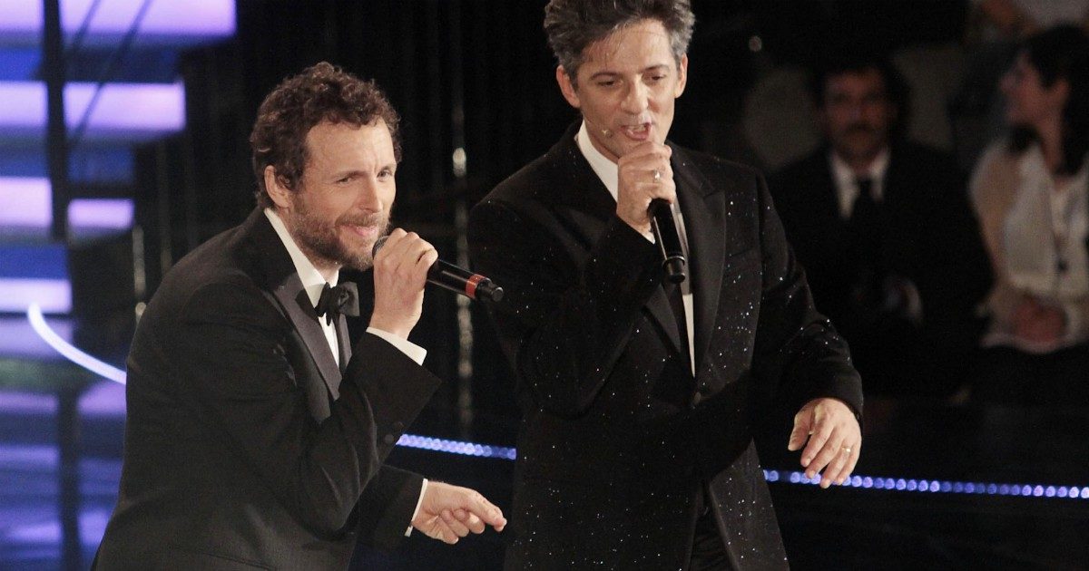 Fiorello fa i complimenti a Jovanotti per il doc in bici. Poi: “Se non fai Sanremo ti buchiamo le gomme”. Ecco perché guardare il viaggio di Lorenzo (e aspettare Sanremo)