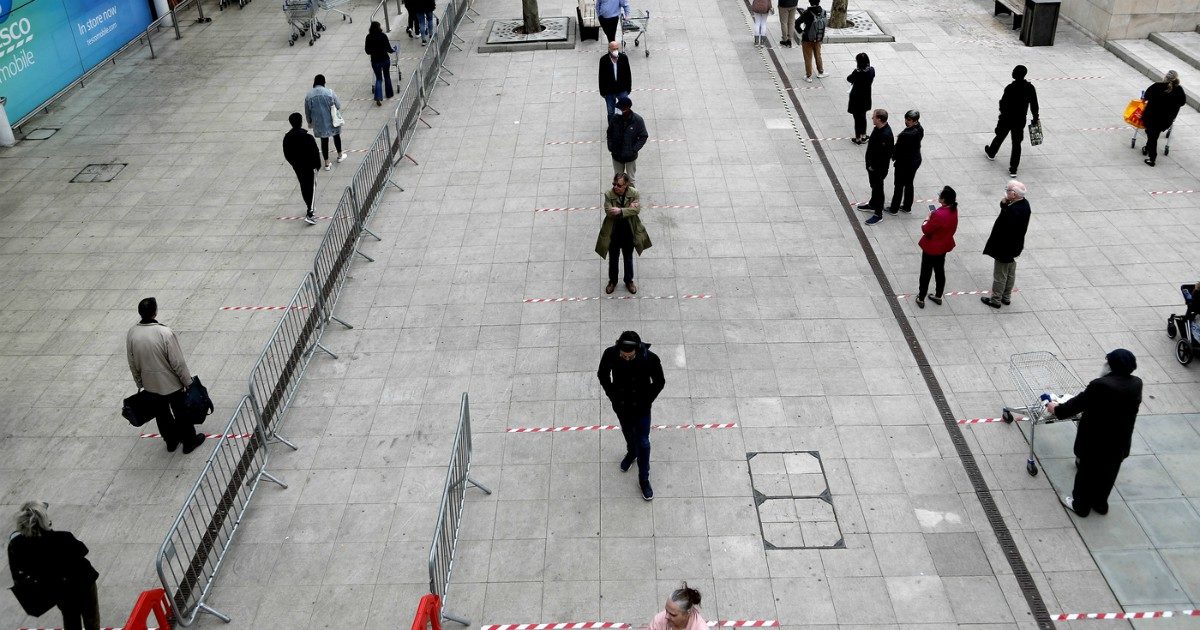 Coronavirus, 3 milioni di contagi nel mondo. Uk, vittime al minimo da un mese. Usa, oltre 55mila vittime: “Come la guerra in Vietnam”. Russia supera i contagi della Cina