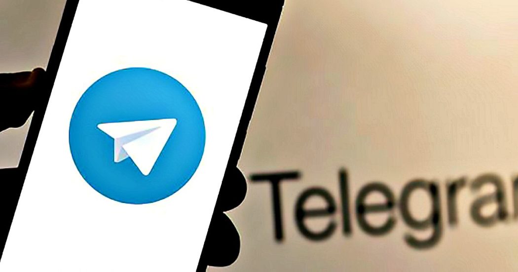 Pirateria giornali e riviste su Telegram, sequestrati 545 canali gestiti da 8 indagati: 300 milioni di danni per i gruppi editoriali