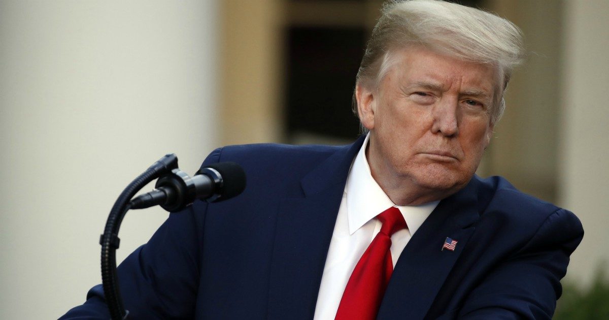 Coronavirus – In Usa oltre 56mila morti. “Trump avvisato a gennaio dai servizi segreti sulla gravità dell’epidemia”