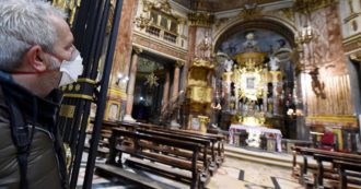 Copertina di Sradica il crocifisso e poi dà un pugno al parroco: paura in una chiesa a Roma