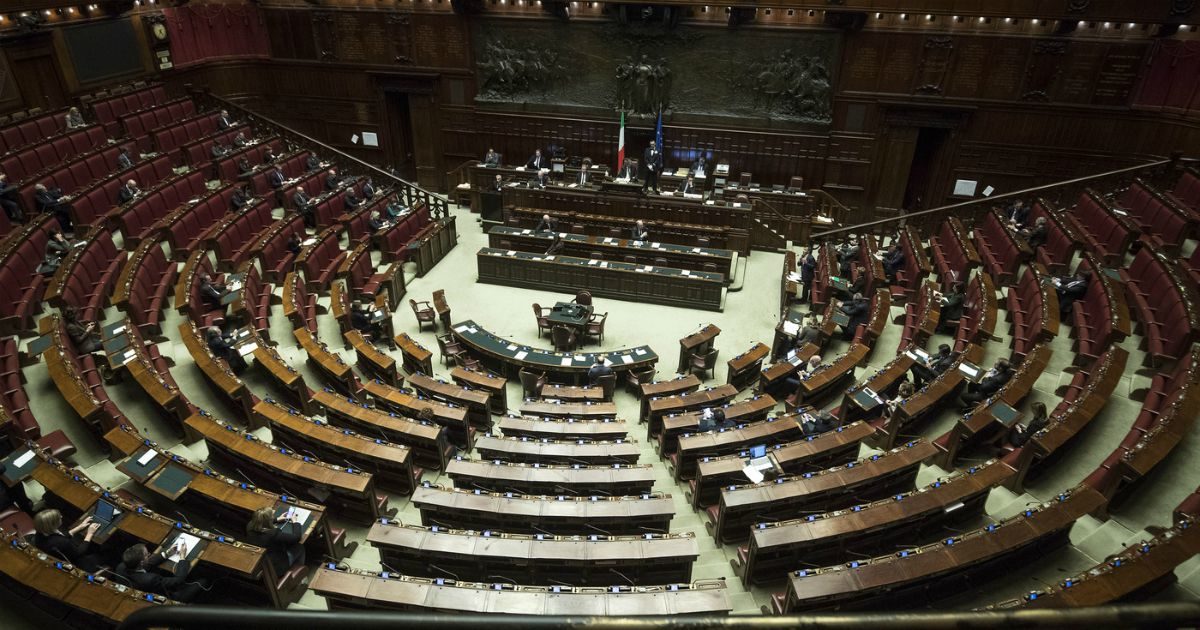 Conflitto d’interessi, primo ok al testo base di M5s e Pd. I renziani non votano. Dagli imprenditori alle toghe in politica: cosa c’è nella legge