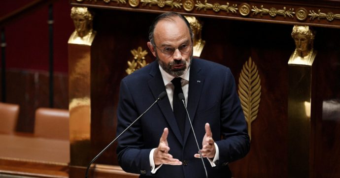 La cauta liberazione della Francia: “Se la malattia ritorna, rinunceremo”